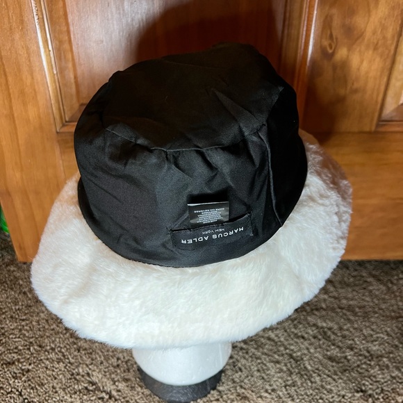 Marcus Adler White faux fur Bucket Hat A 56 - Picture 4 of 8